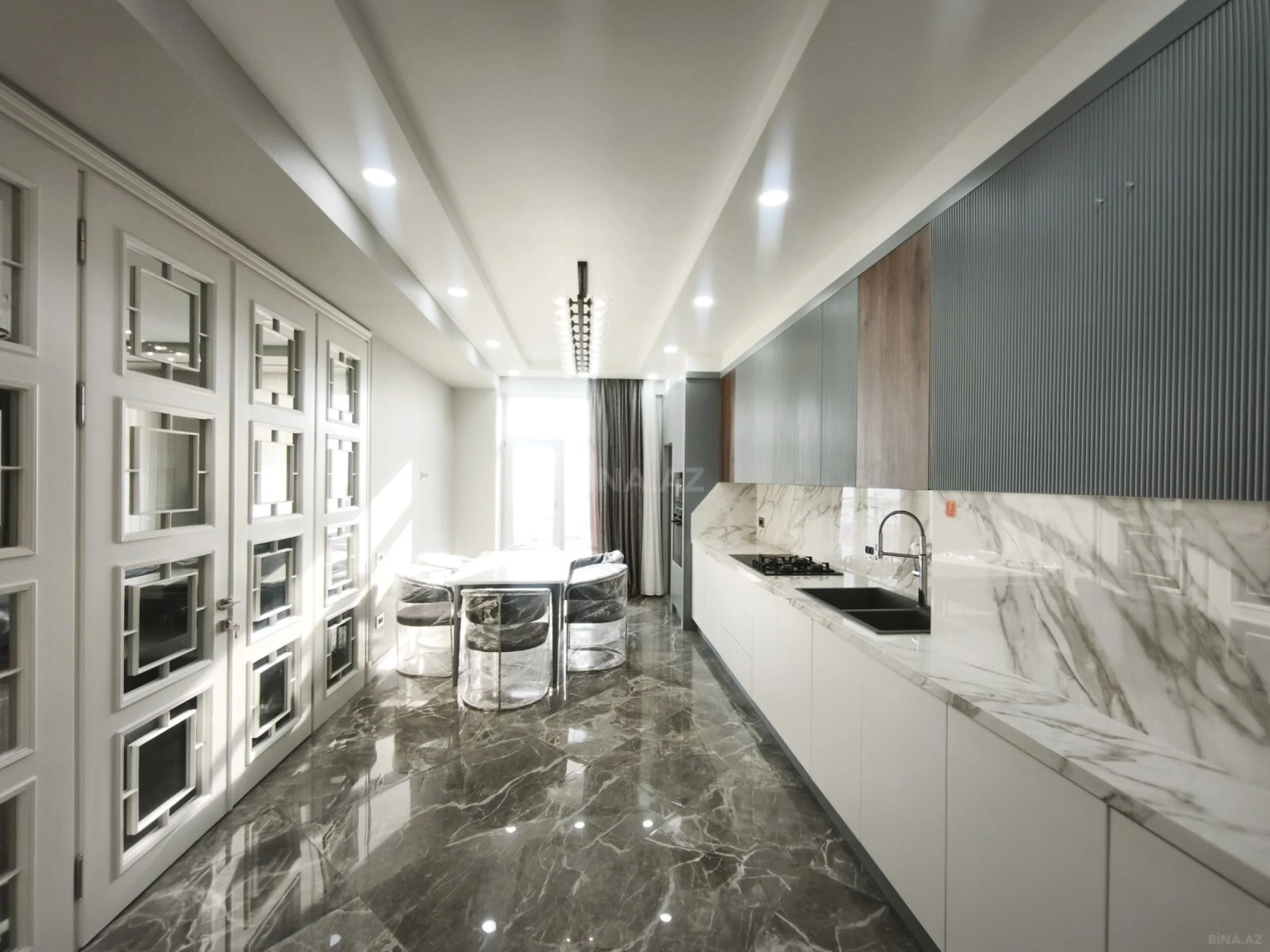 Satılır 4 otaqlı mənzil 273 m²
