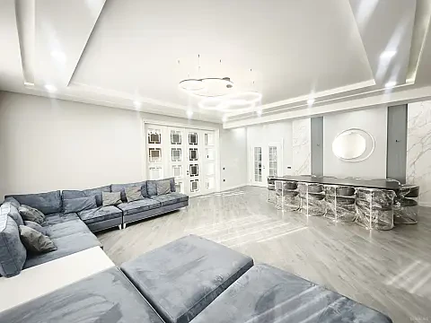 Satılır 4 otaqlı mənzil 273 m²