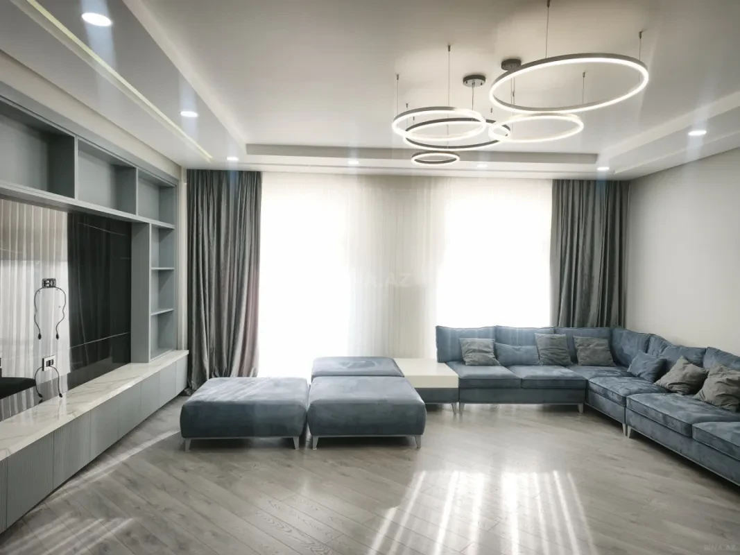 Satılır 4 otaqlı mənzil 273 m²