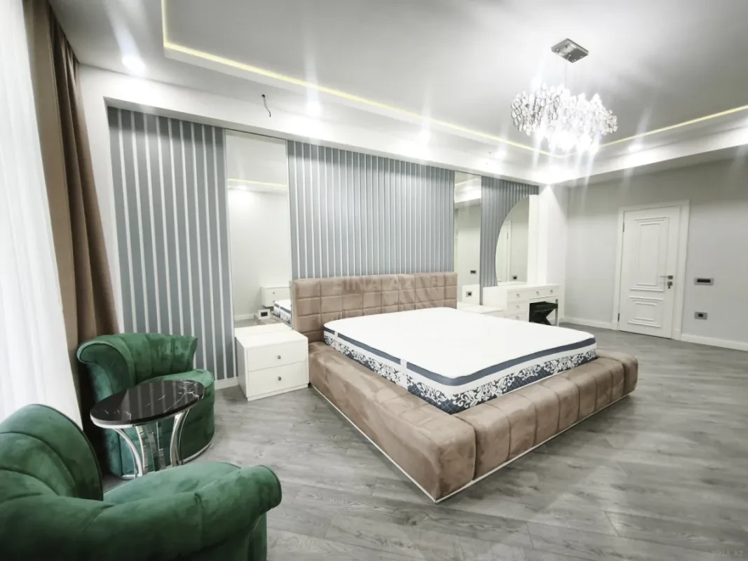 Satılır 4 otaqlı mənzil 273 m²