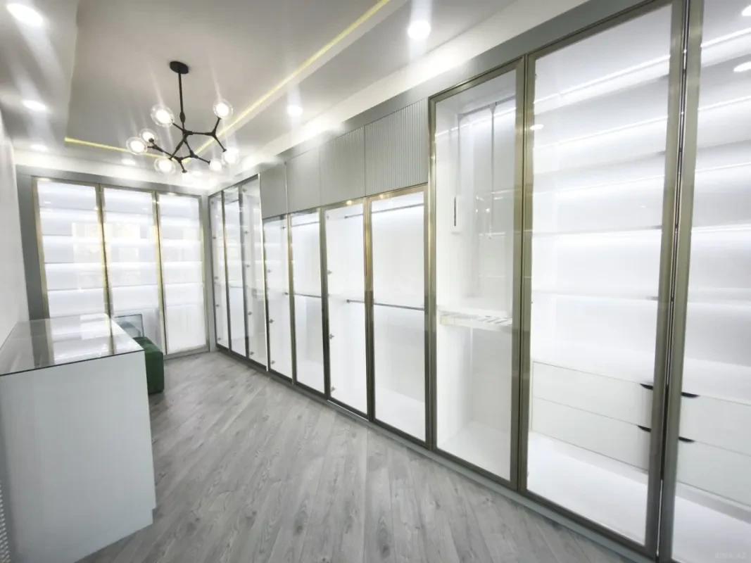 Satılır 4 otaqlı mənzil 273 m²