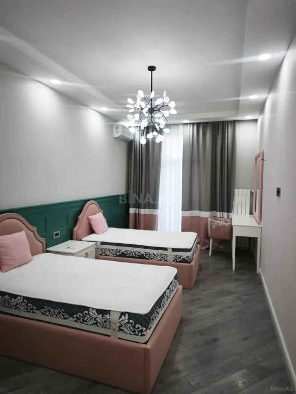 Satılır 4 otaqlı mənzil 273 m²