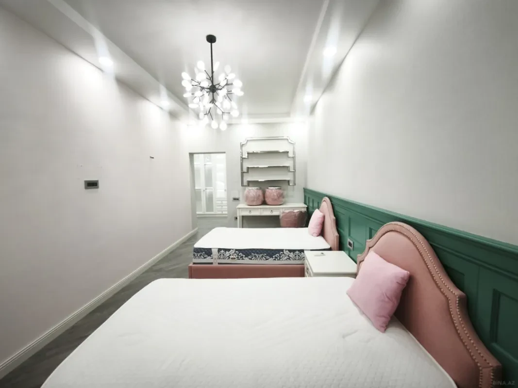 Satılır 4 otaqlı mənzil 273 m²