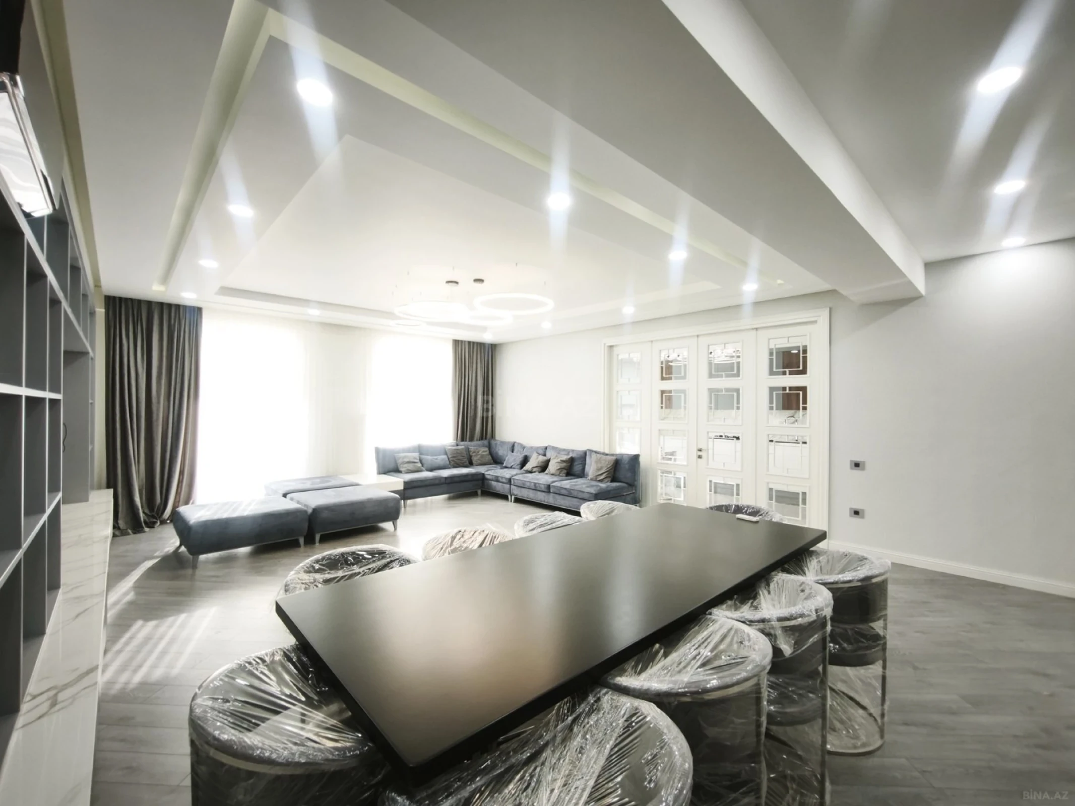 Satılır 4 otaqlı mənzil 273 m²