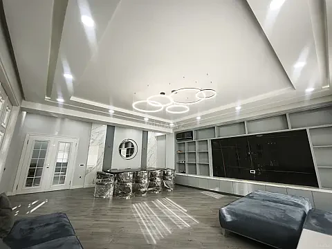 Satılır 4 otaqlı mənzil 273 m²