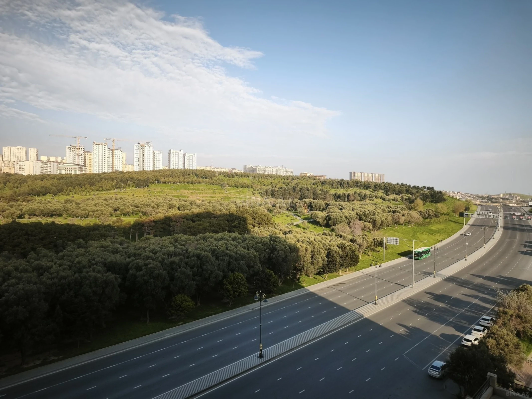 Satılır 4 otaqlı mənzil 273 m²
