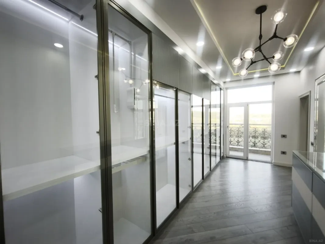 Satılır 4 otaqlı mənzil 273 m²