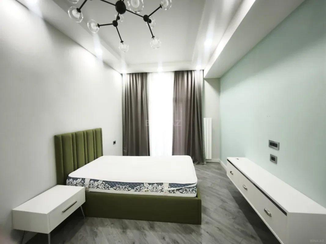 Satılır 4 otaqlı mənzil 273 m²