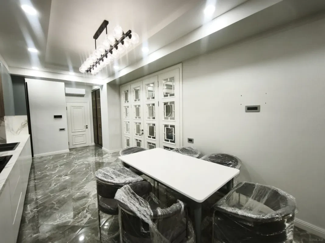 Satılır 4 otaqlı mənzil 273 m²