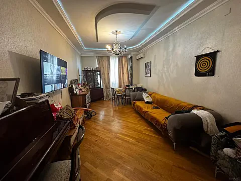 Satılır 1 otaqlı mənzil 67 m²