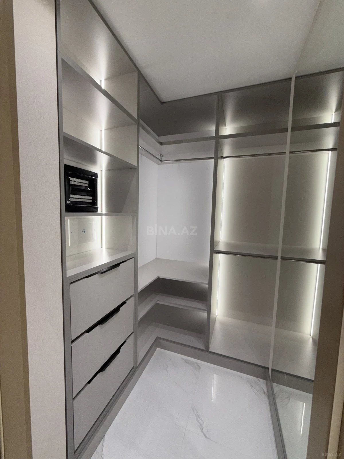 Satılır 2 otaqlı mənzil 83 m²