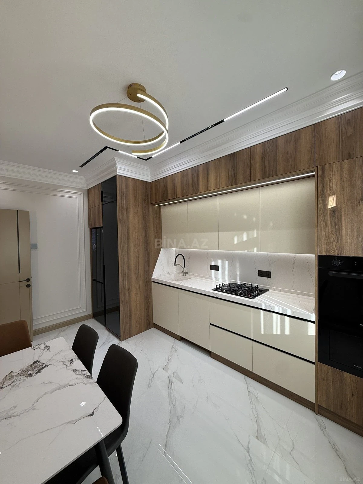 Satılır 2 otaqlı mənzil 83 m²