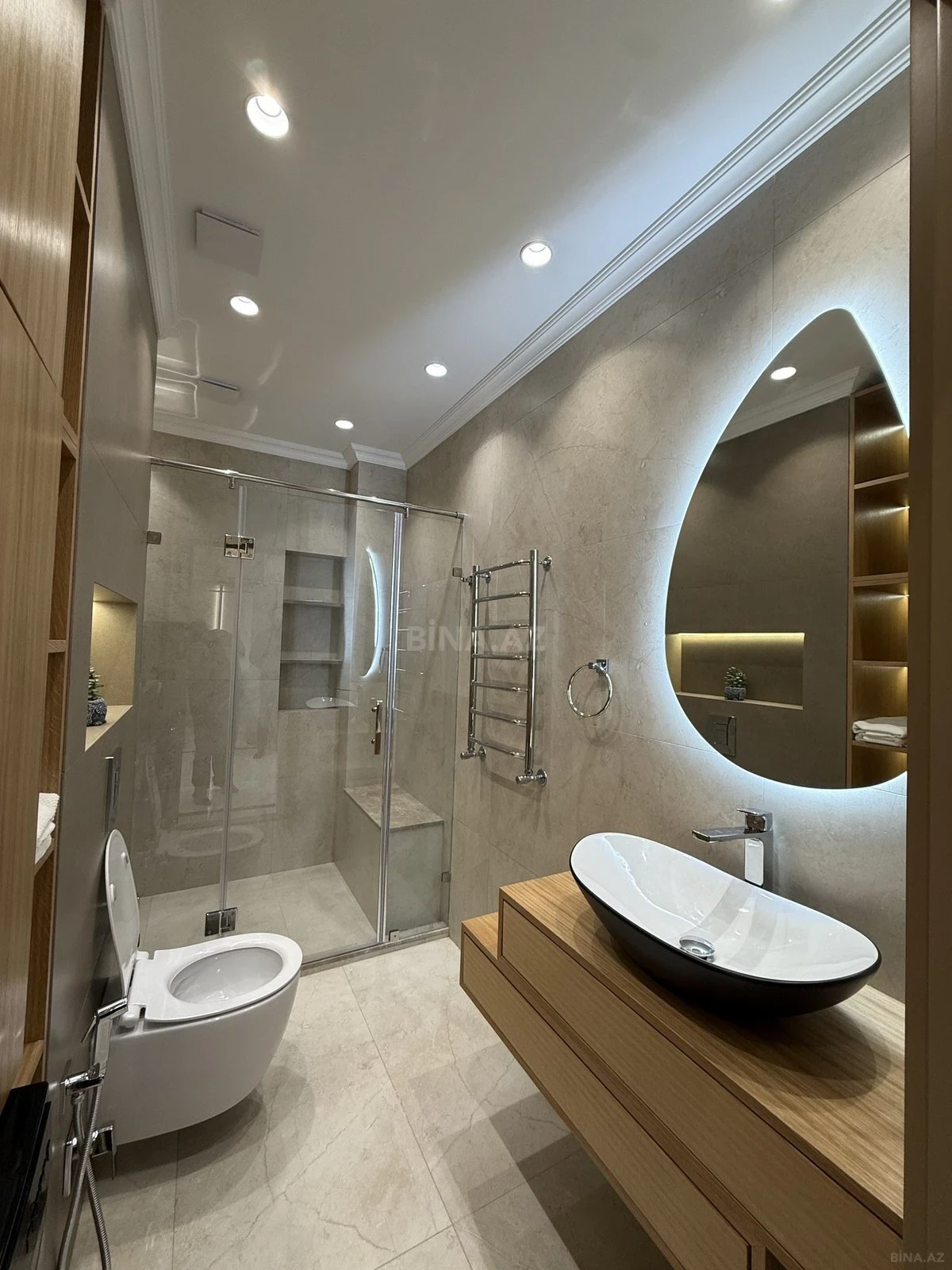 Satılır 2 otaqlı mənzil 83 m²