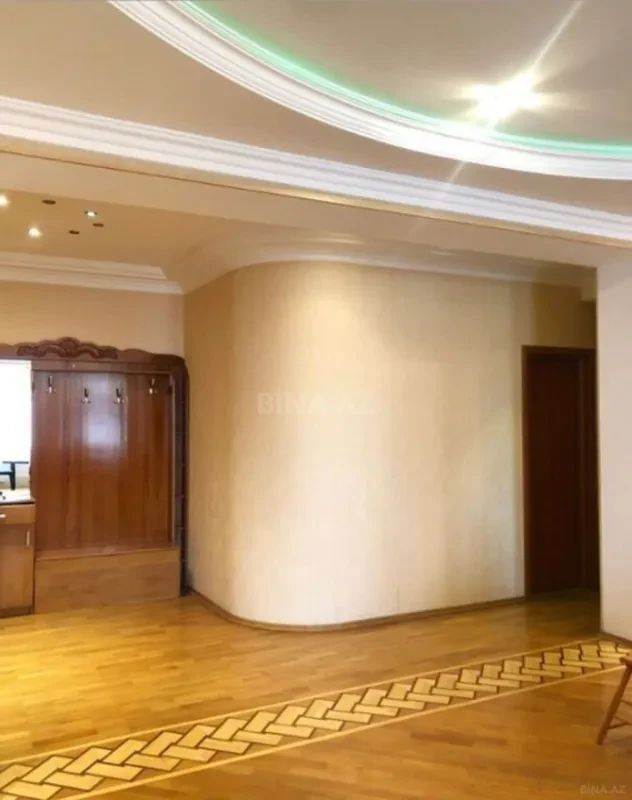 Kirayə verilir 3 otaqlı mənzil 148 m²