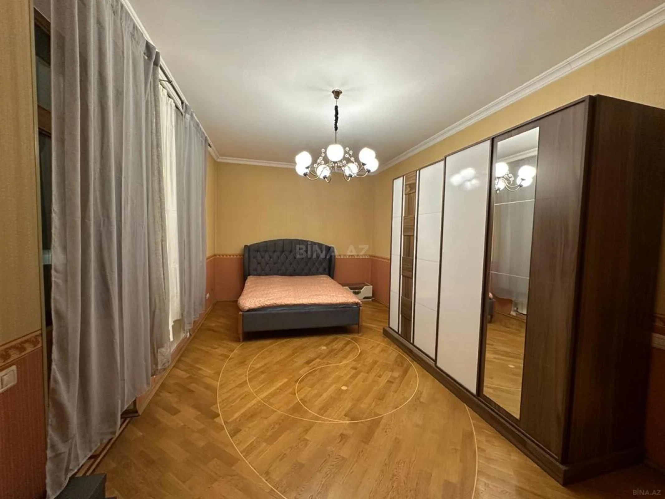 Kirayə verilir 3 otaqlı mənzil 148 m²