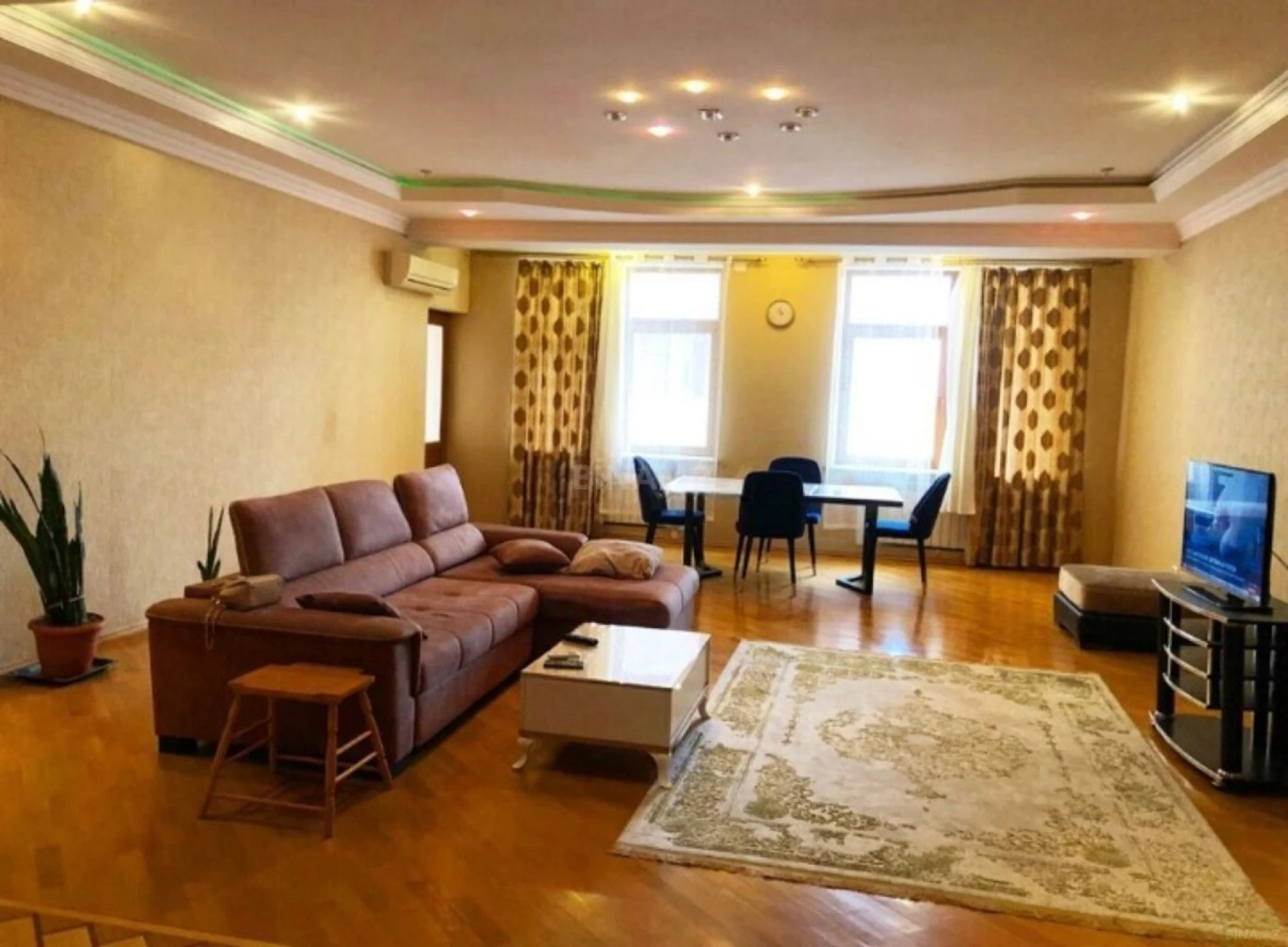 Kirayə verilir 3 otaqlı mənzil 148 m²