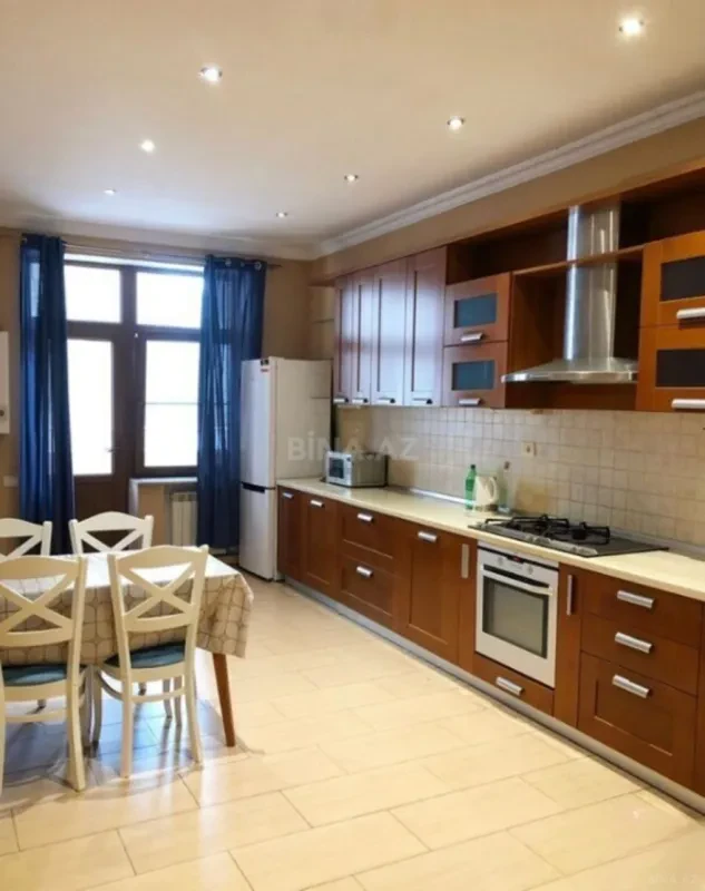 Kirayə verilir 3 otaqlı mənzil 148 m²
