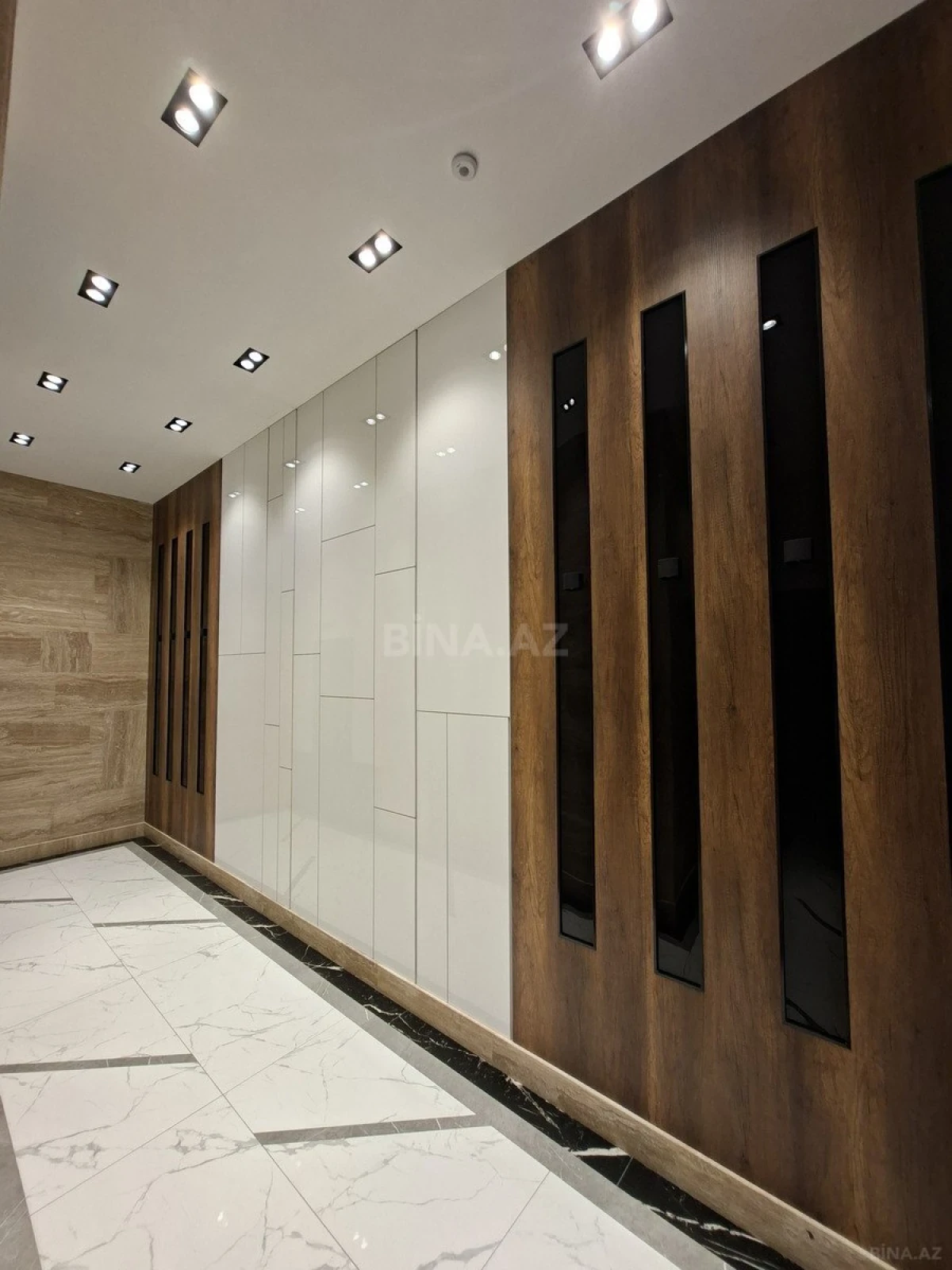Kirayə verilir 8 otaqlı ofis 300 m²