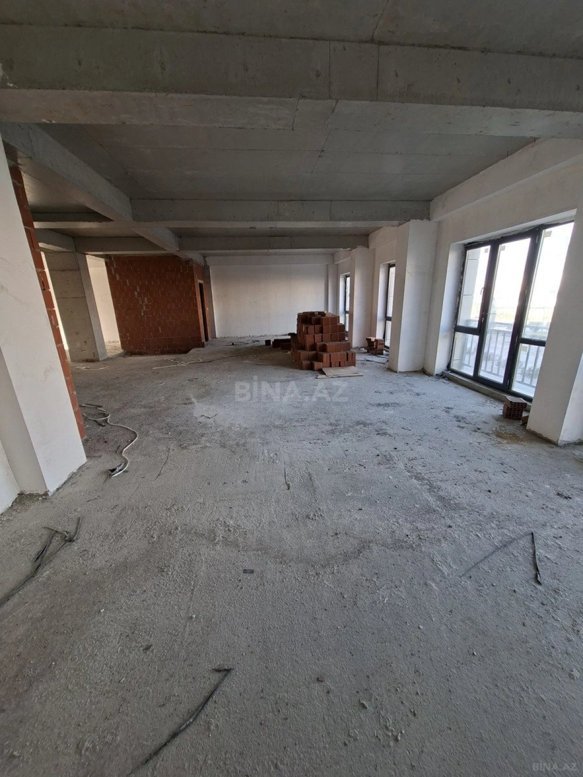 Kirayə verilir 8 otaqlı ofis 300 m²
