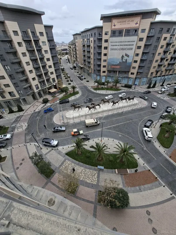 Kirayə verilir 8 otaqlı ofis 300 m²