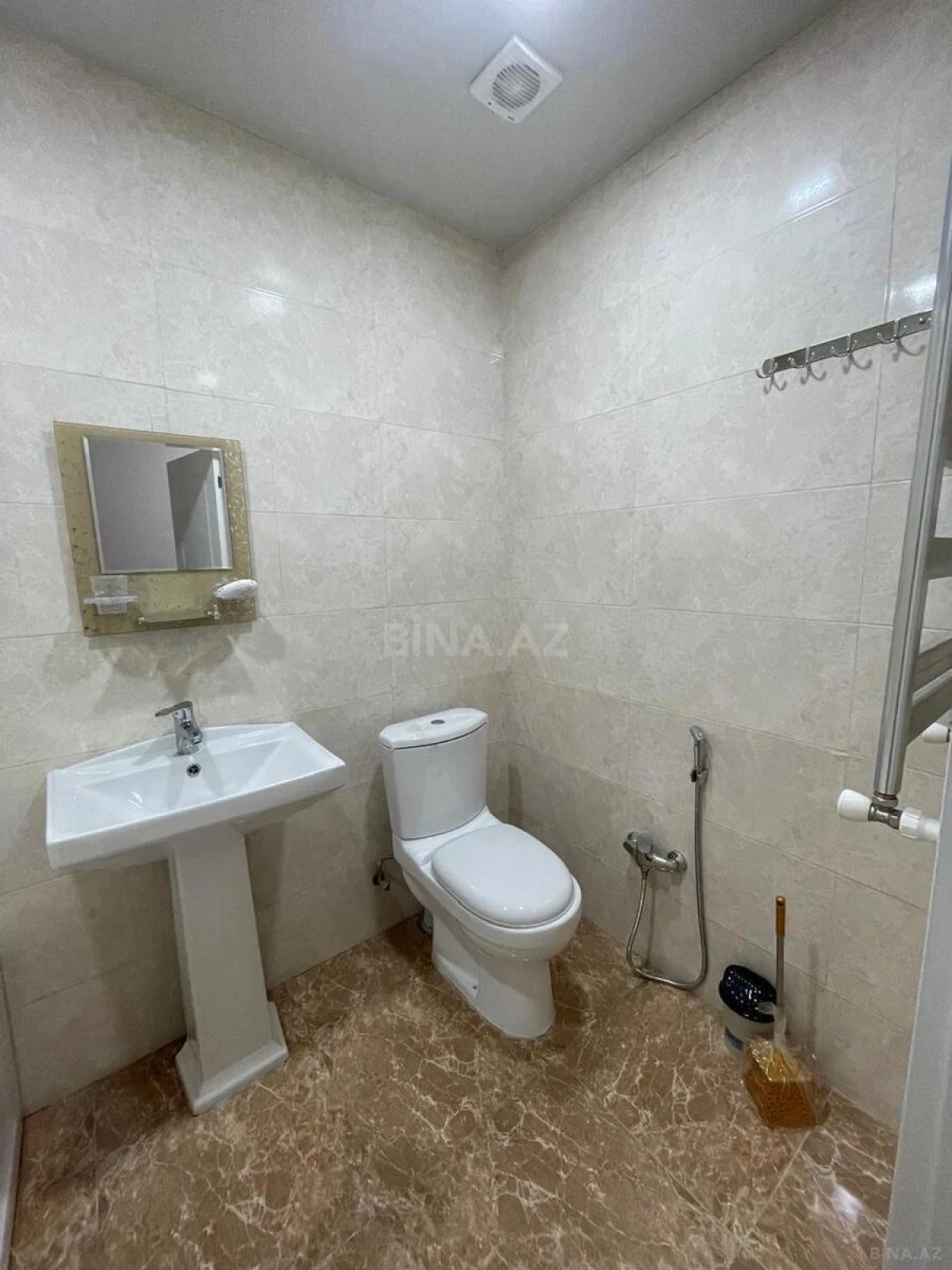 Kirayə verilir 2 otaqlı mənzil 70 m²
