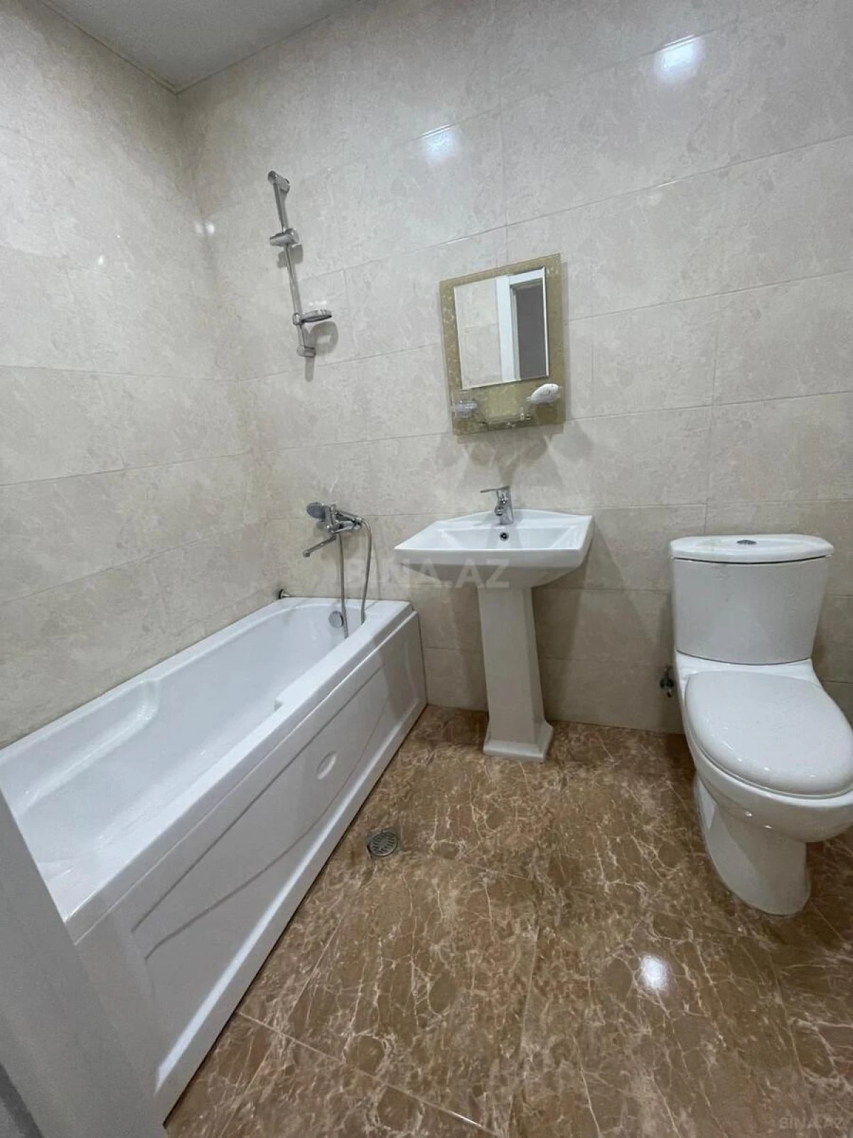 Kirayə verilir 2 otaqlı mənzil 70 m²