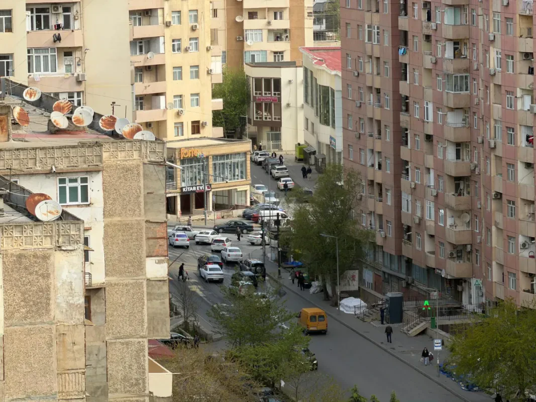 Satılır 2 otaqlı mənzil 82 m²