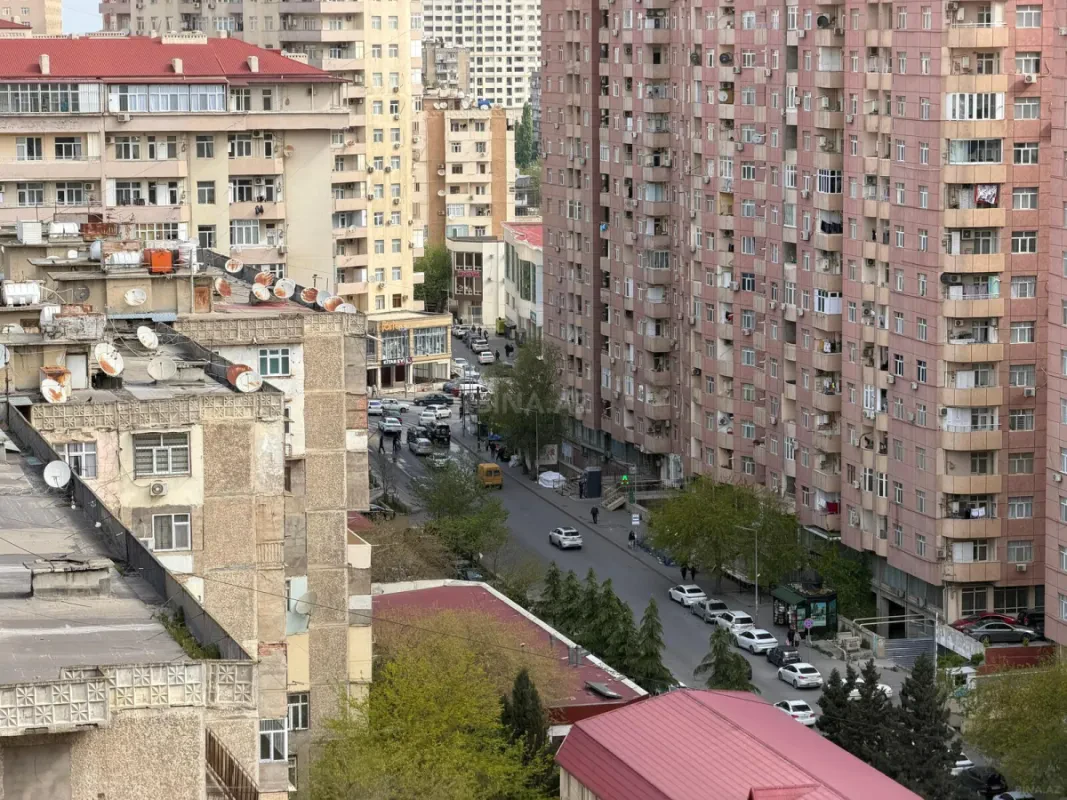 Satılır 2 otaqlı mənzil 82 m²
