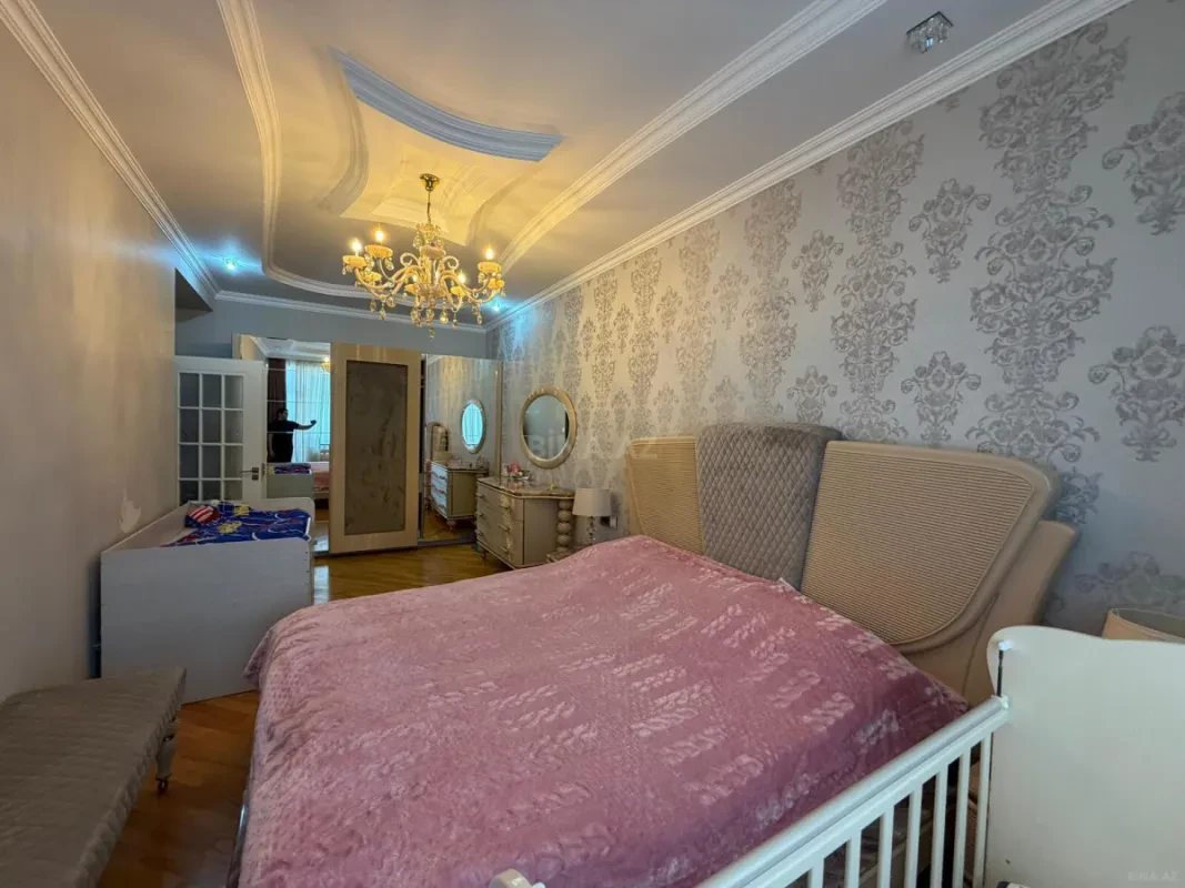 Satılır 2 otaqlı mənzil 82 m²