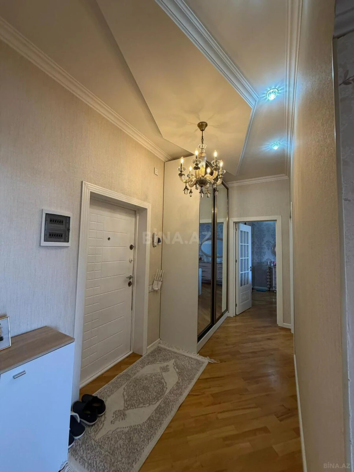 Satılır 2 otaqlı mənzil 82 m²