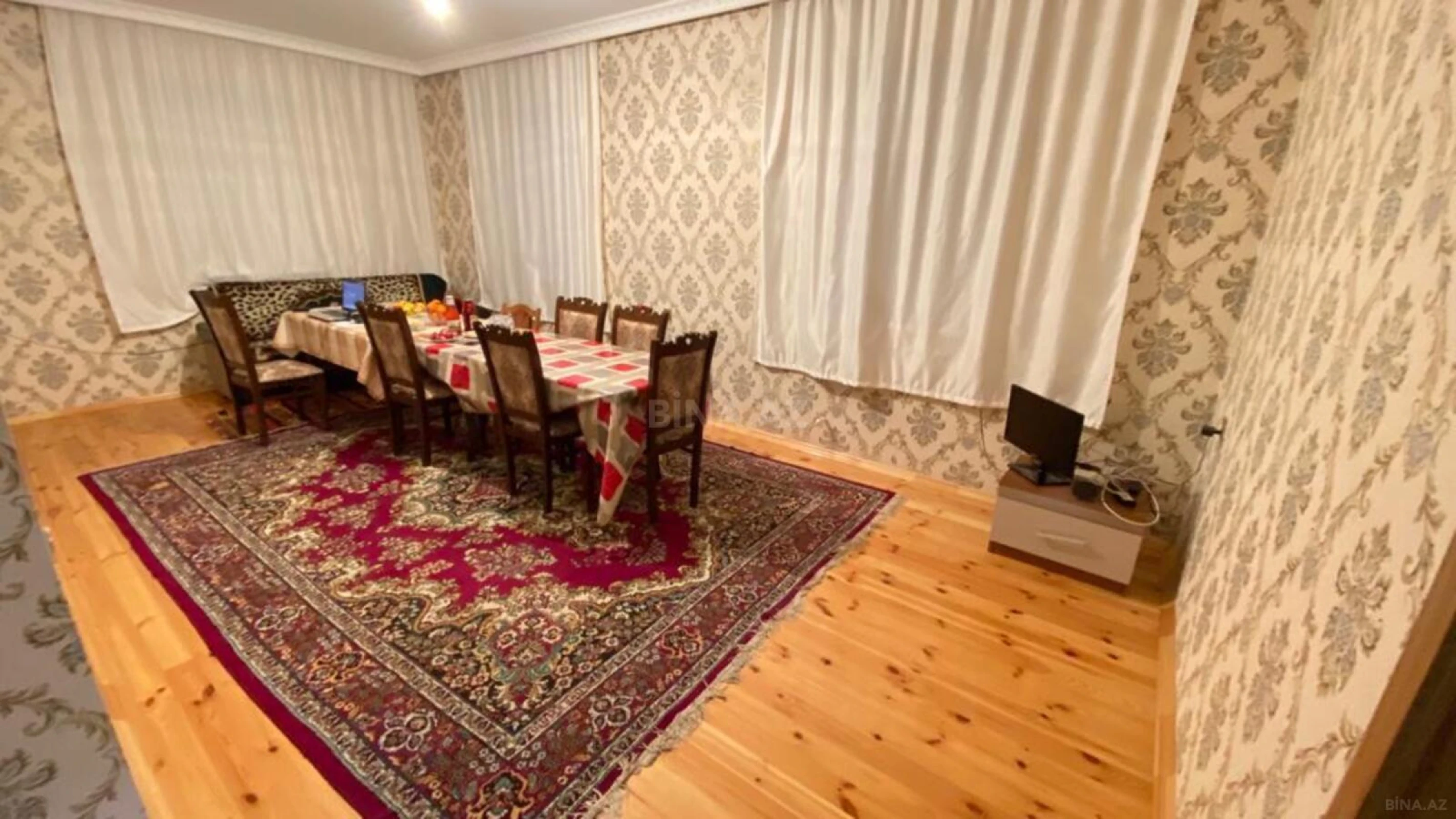 Satılır 6 otaqlı həyət evi 200 m²