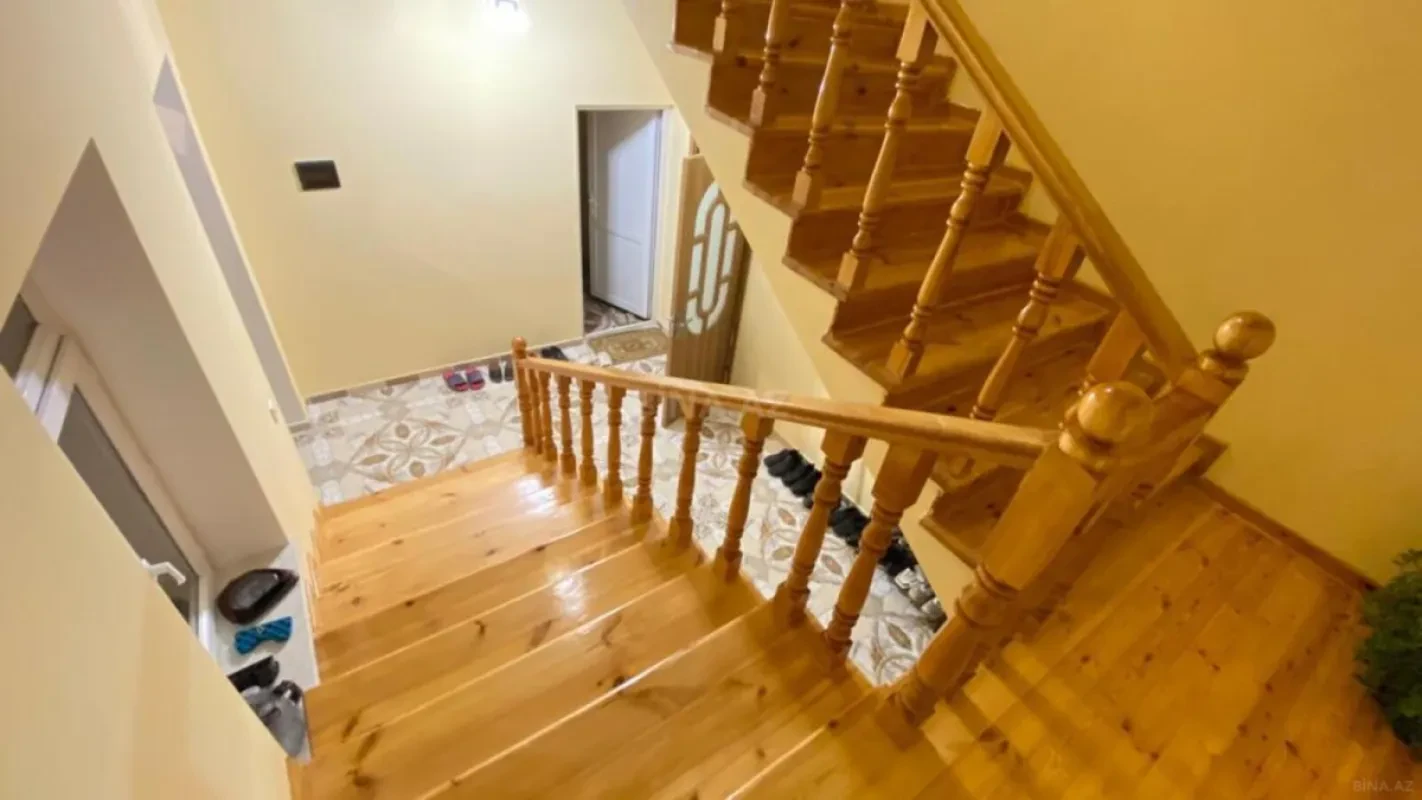 Satılır 6 otaqlı həyət evi 200 m²