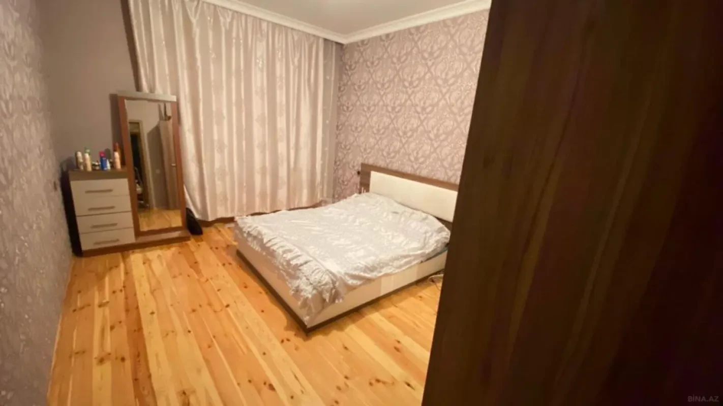 Satılır 6 otaqlı həyət evi 200 m²