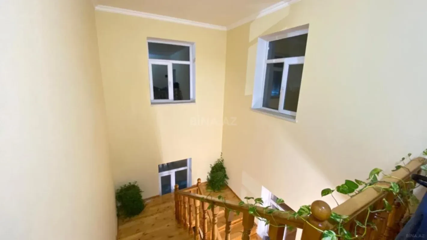 Satılır 6 otaqlı həyət evi 200 m²