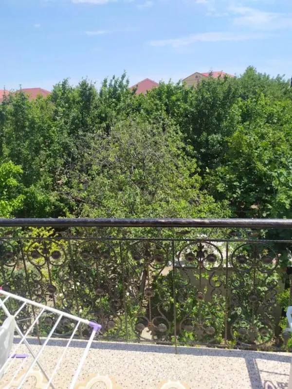 Satılır 6 otaqlı həyət evi 200 m²