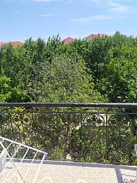 Satılır 6 otaqlı həyət evi 200 m²