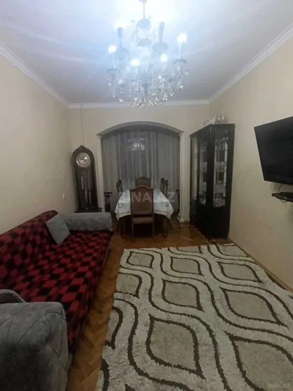 Satılır 4 otaqlı mənzil 100 m²