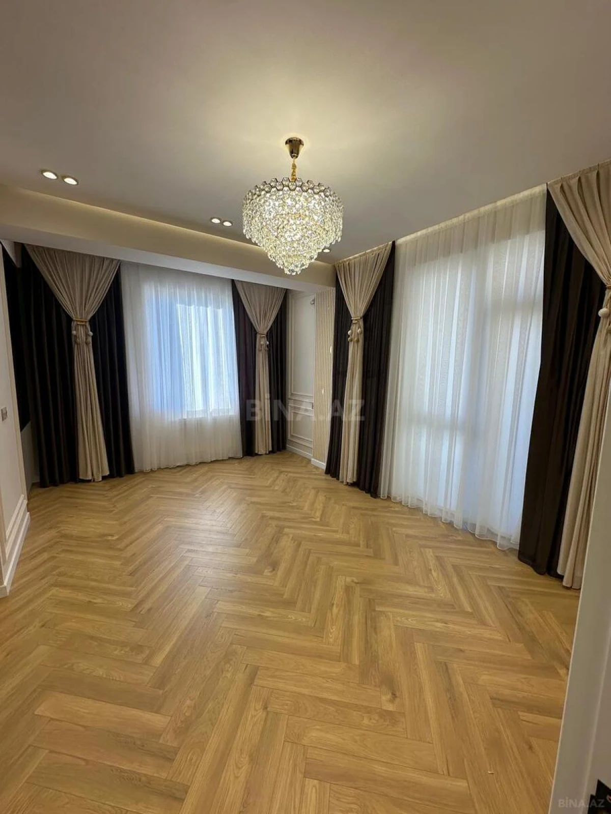 Satılır 3 otaqlı mənzil 102 m²