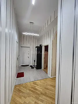 Kirayə verilir 2 otaqlı mənzil 107 m²