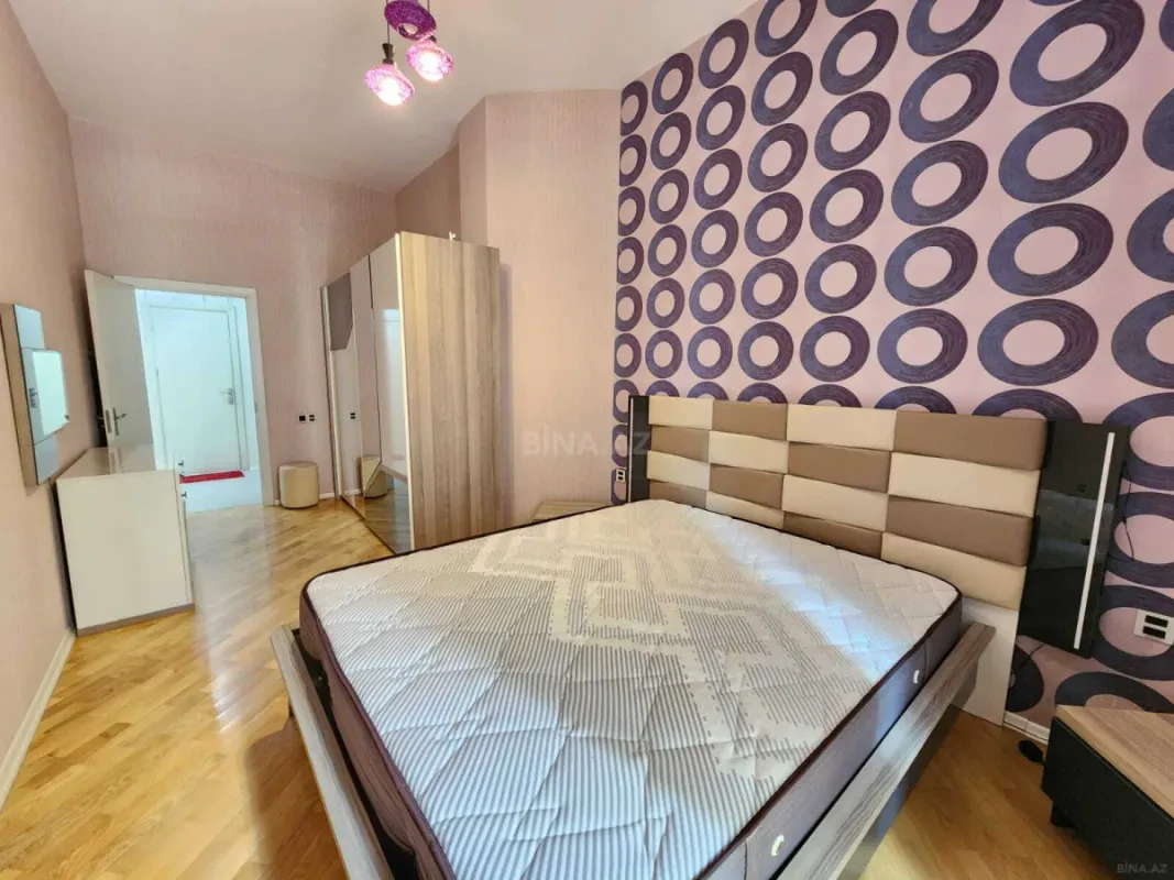 Kirayə verilir 2 otaqlı mənzil 107 m²