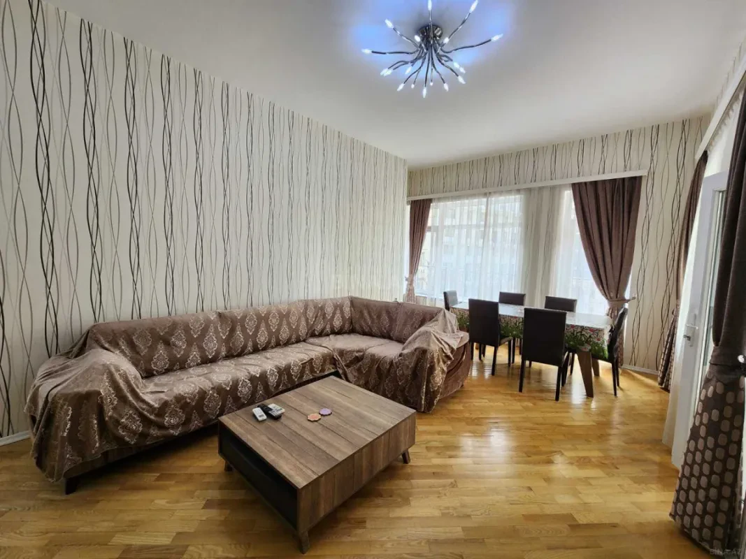 Kirayə verilir 2 otaqlı mənzil 107 m²