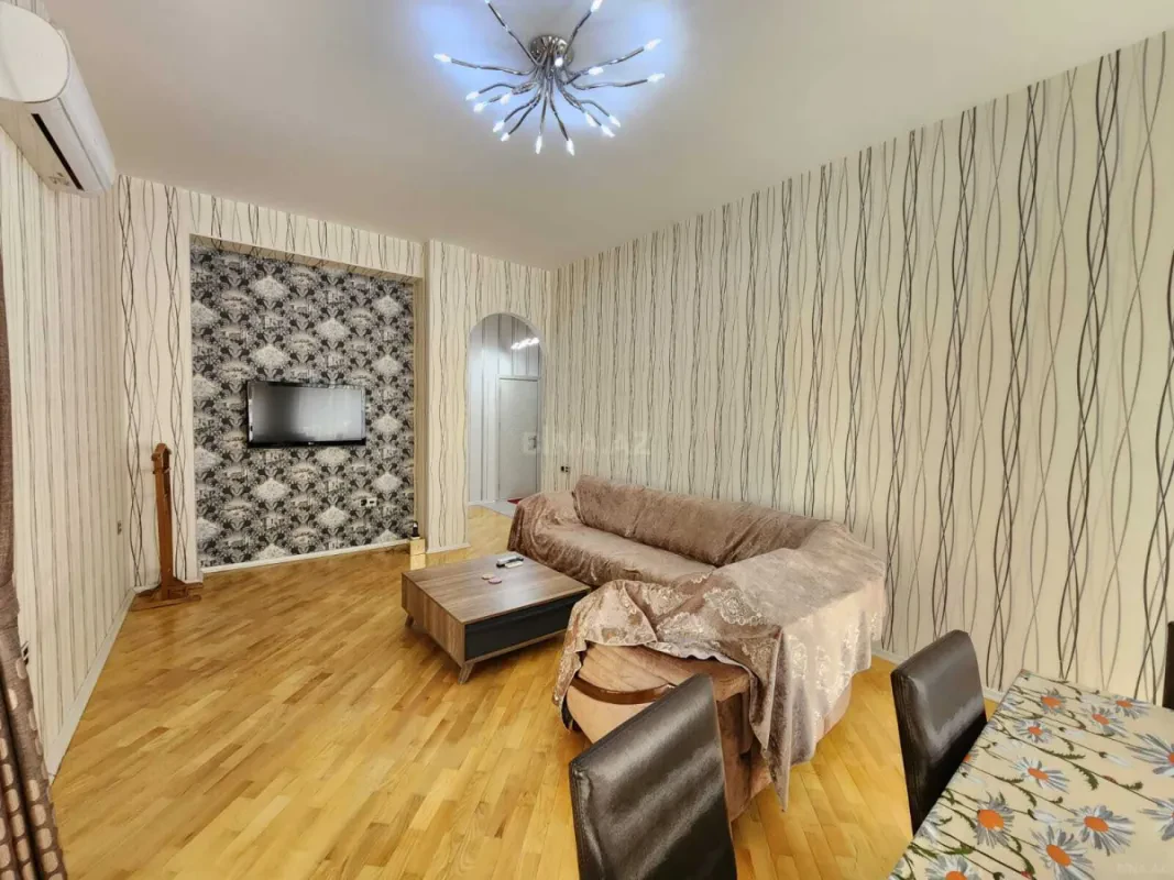 Kirayə verilir 2 otaqlı mənzil 107 m²