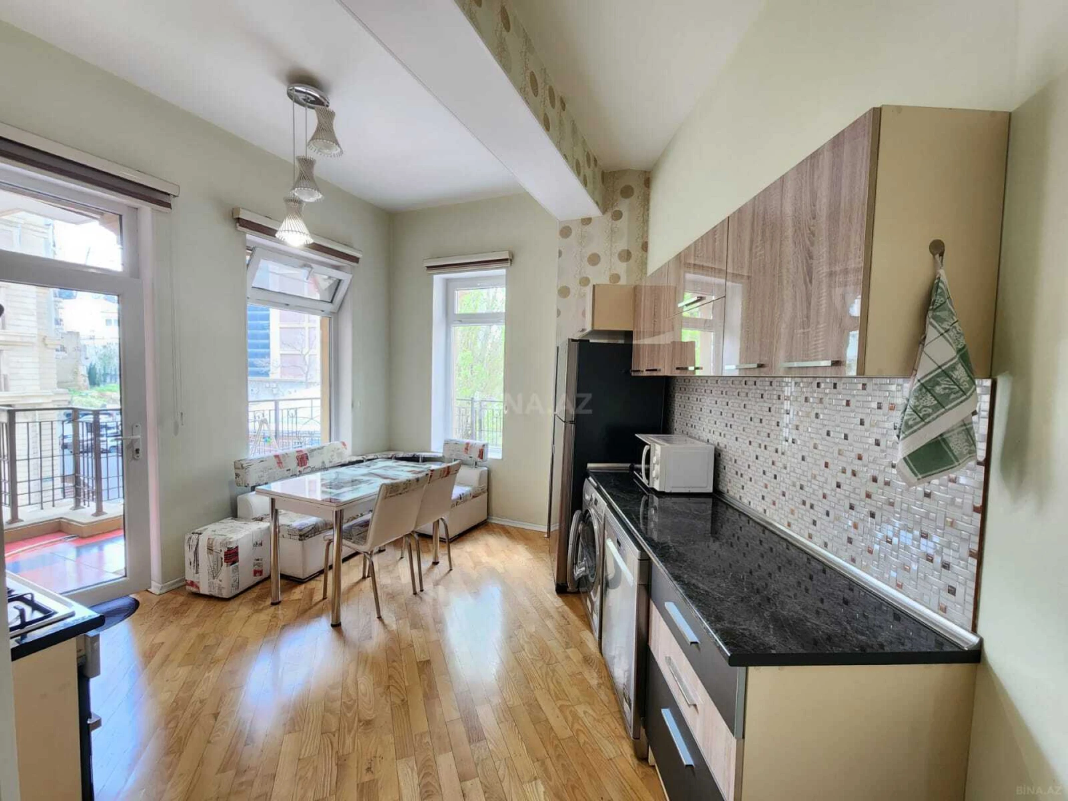 Kirayə verilir 2 otaqlı mənzil 107 m²