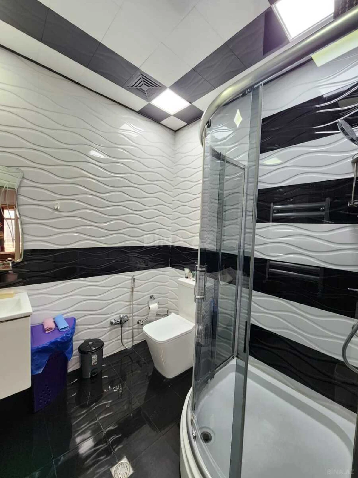 Kirayə verilir 2 otaqlı mənzil 107 m²