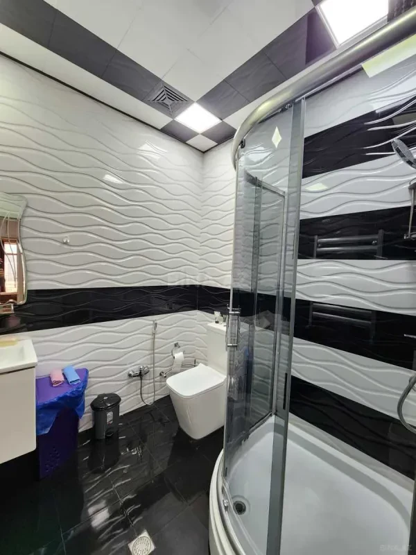 Kirayə verilir 2 otaqlı mənzil 107 m²