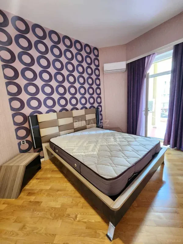 Kirayə verilir 2 otaqlı mənzil 107 m²