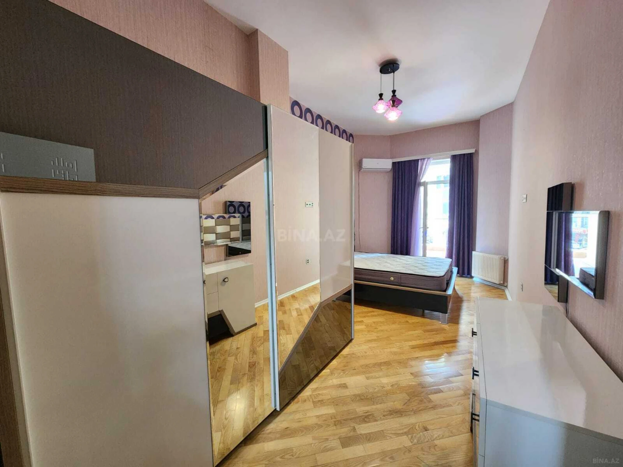 Kirayə verilir 2 otaqlı mənzil 107 m²
