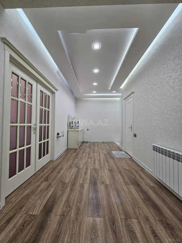 Satılır 3 otaqlı mənzil 133 m²