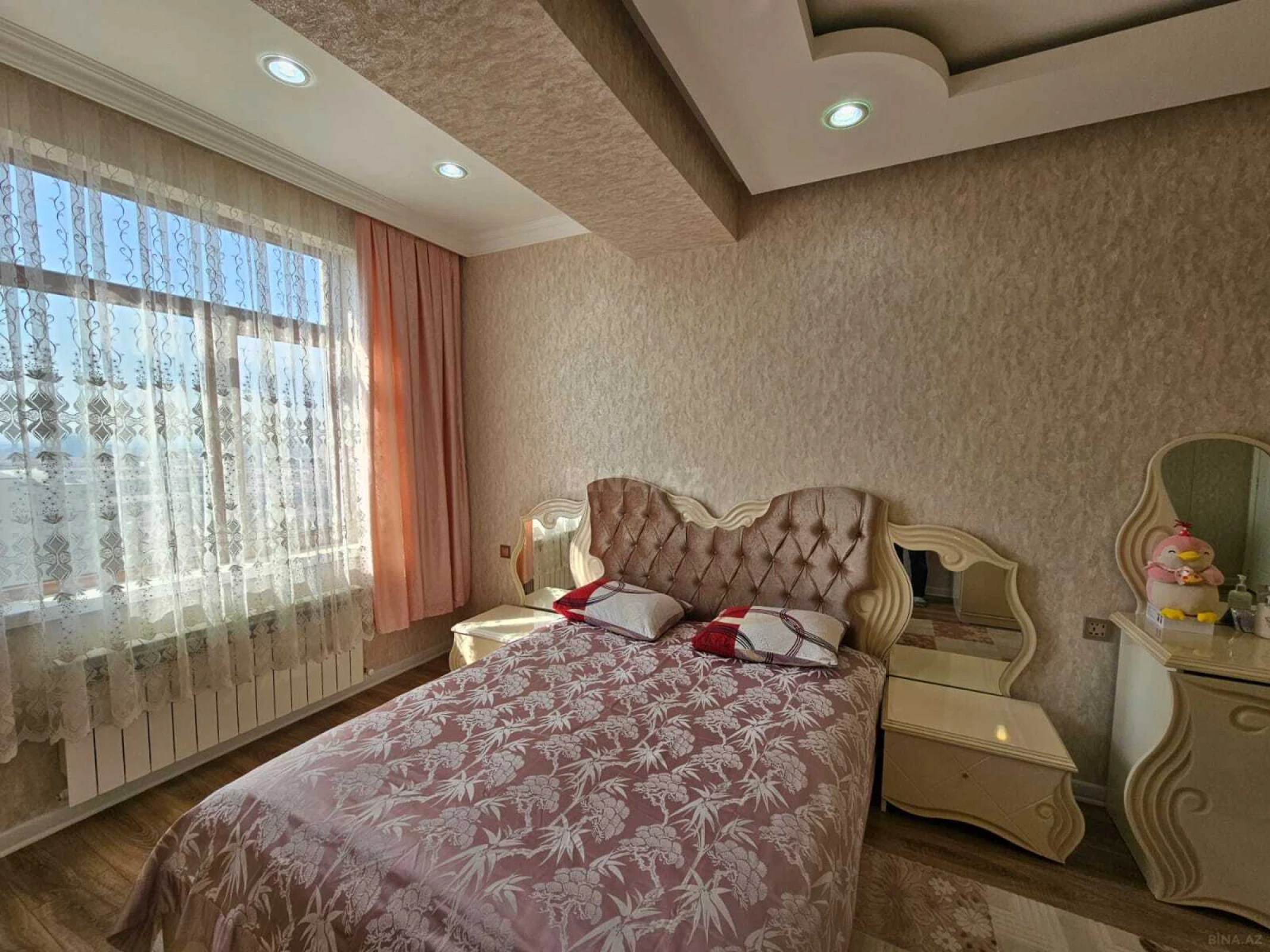 Satılır 3 otaqlı mənzil 133 m²