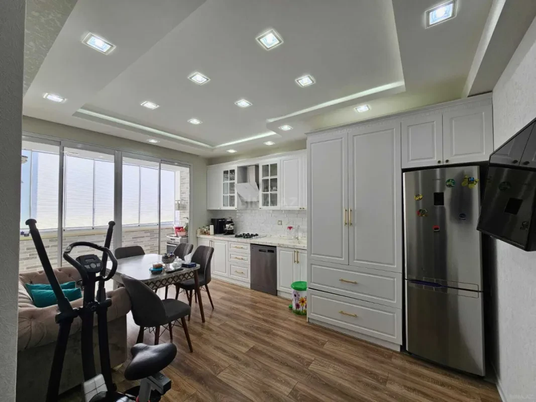 Satılır 3 otaqlı mənzil 133 m²